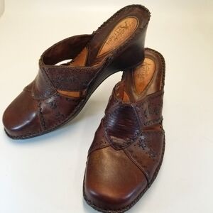 Clarks Artisan Womans Size 9.5 Brown Leather Clog Mule Slip On Wedge Closed Toe